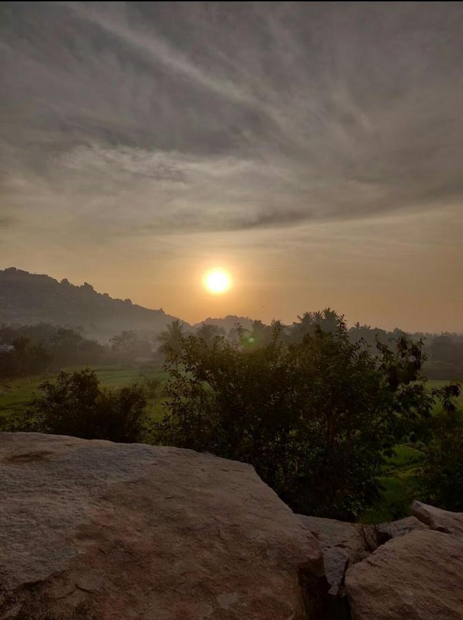 Sunrise Guest House & Restaurant Hampi Eksteriør bilde